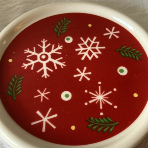 Longaberger: Christmas Holiday One Pint Crock with Lid - Picture 3 of 16